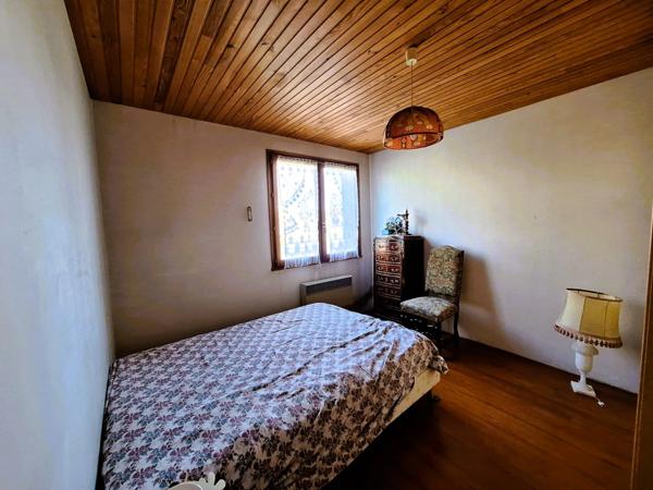 Maison à vendre proche d'Aire sur l'Adour, 202m², 7 chambres dont 1 suite parentale,2 garages et 1 hangar sur 3257m² de terrain arboré