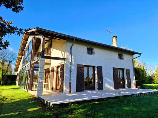 Maison à vendre proche d'Aire sur l'Adour, 202m², 7 chambres dont 1 suite parentale,2 garages et 1 hangar sur 3257m² de terrain arboré