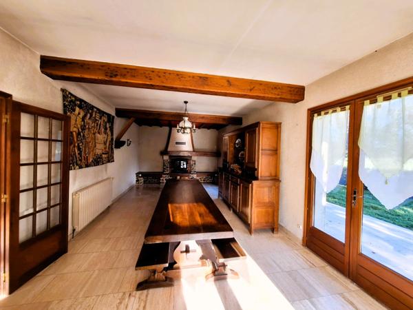 Maison à vendre proche d'Aire sur l'Adour, 202m², 7 chambres dont 1 suite parentale,2 garages et 1 hangar sur 3257m² de terrain arboré