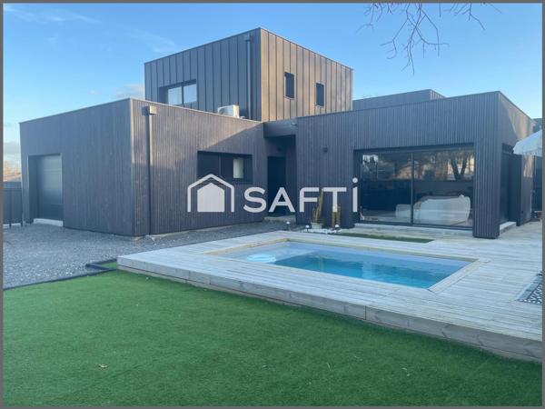 Maison d'architecte contemporaine avec prestations haut de gamme et bel espace extérieur, volumes, lumières et design