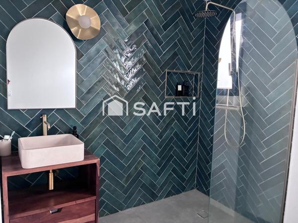 Maison d'architecte contemporaine avec prestations haut de gamme et bel espace extérieur, volumes, lumières et design