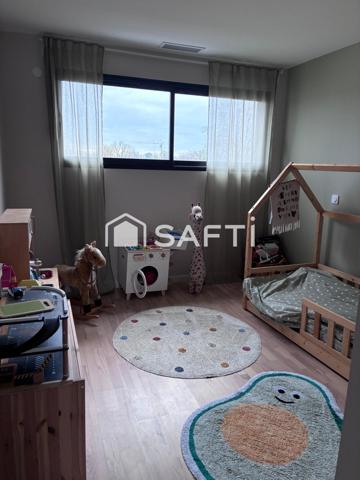 Maison d'architecte contemporaine avec prestations haut de gamme et bel espace extérieur, volumes, lumières et design