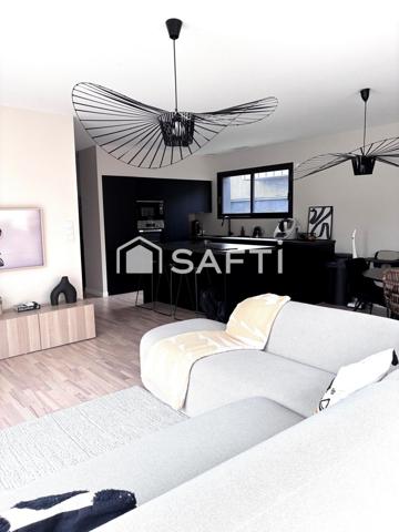 Maison d'architecte contemporaine avec prestations haut de gamme et bel espace extérieur, volumes, lumières et design