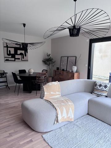 Maison d'architecte contemporaine avec prestations haut de gamme et bel espace extérieur, volumes, lumières et design