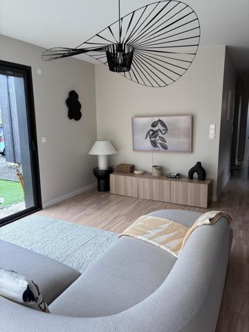 Maison d'architecte contemporaine avec prestations haut de gamme et bel espace extérieur, volumes, lumières et design