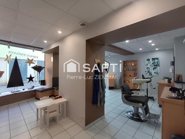 Local commercial plein centre