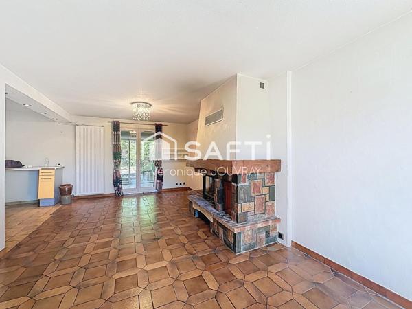 Charmante maison, mitoyenne à deux minutes de Cahors