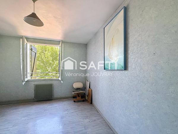 Charmante maison, mitoyenne à deux minutes de Cahors