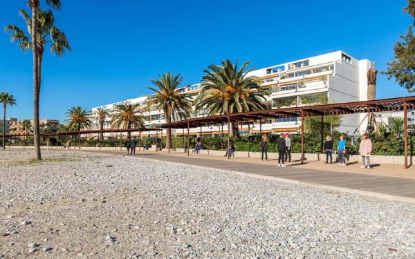 Appartement à vendre    2 pièces • 64 m2 Saint-Laurent-du-Var