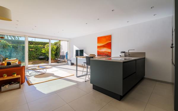 Appartement à vendre    2 pièces • 64 m2 Saint-Laurent-du-Var