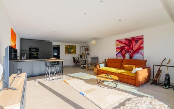 Appartement à vendre    2 pièces • 64 m2 Saint-Laurent-du-Var