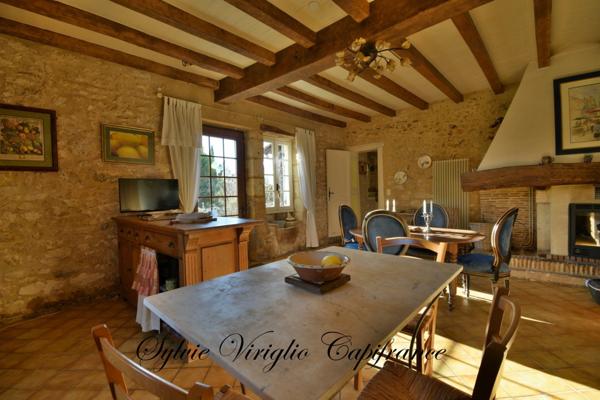 Maison en pierre-6 pièces-4 chambres-piscine chauffée-dépendance-double garage-terrain clos de 18141 m²-BEAUMONTOIS-EN-PERIGORD