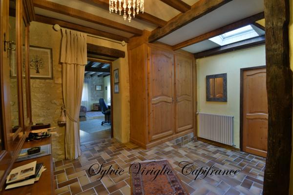 Maison en pierre-6 pièces-4 chambres-piscine chauffée-dépendance-double garage-terrain clos de 18141 m²-BEAUMONTOIS-EN-PERIGORD