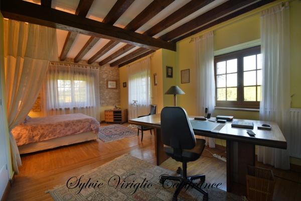 Maison en pierre-6 pièces-4 chambres-piscine chauffée-dépendance-double garage-terrain clos de 18141 m²-BEAUMONTOIS-EN-PERIGORD