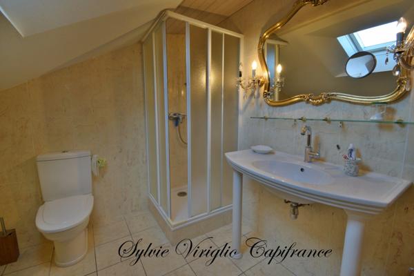 Maison en pierre-6 pièces-4 chambres-piscine chauffée-dépendance-double garage-terrain clos de 18141 m²-BEAUMONTOIS-EN-PERIGORD