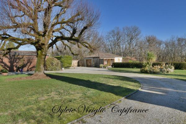 Maison en pierre-6 pièces-4 chambres-piscine chauffée-dépendance-double garage-terrain clos de 18141 m²-BEAUMONTOIS-EN-PERIGORD
