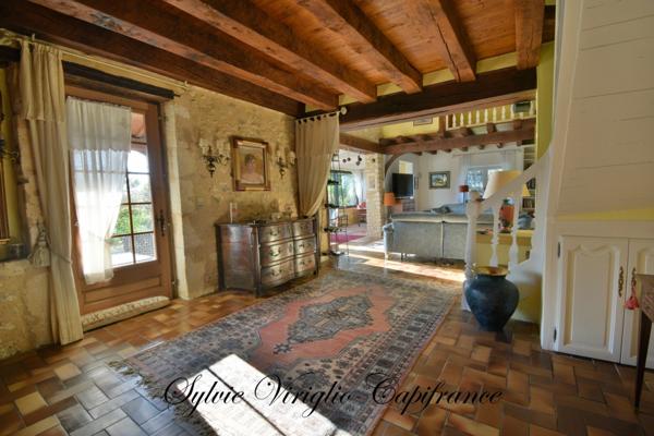 Maison en pierre-6 pièces-4 chambres-piscine chauffée-dépendance-double garage-terrain clos de 18141 m²-BEAUMONTOIS-EN-PERIGORD