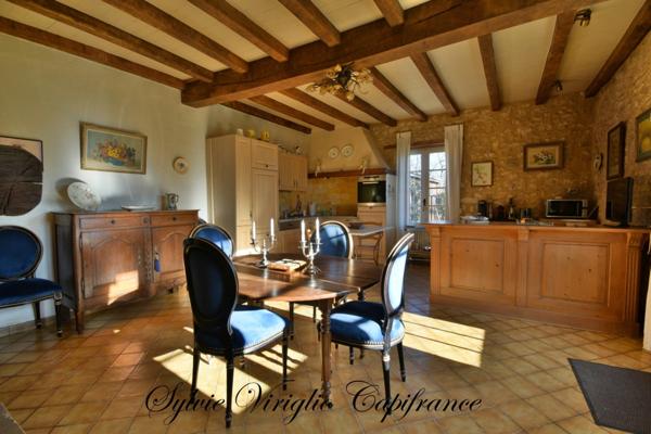 Maison en pierre-6 pièces-4 chambres-piscine chauffée-dépendance-double garage-terrain clos de 18141 m²-BEAUMONTOIS-EN-PERIGORD