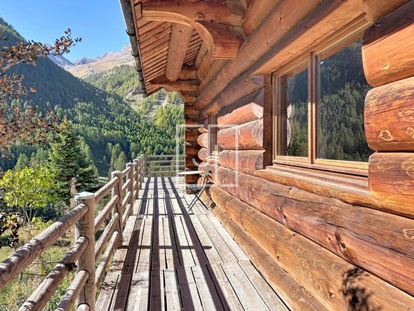 Chalet en fuste à Maison Méane — Le charme du bois face aux montagnes