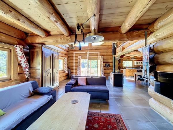 Chalet en fuste à Maison Méane — Le charme du bois face aux montagnes