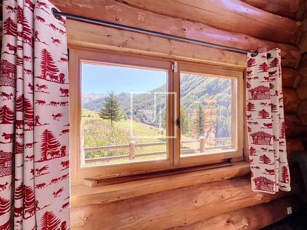 Chalet en fuste à Maison Méane — Le charme du bois face aux montagnes