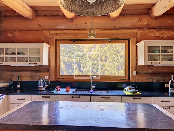 Chalet en fuste à Maison Méane — Le charme du bois face aux montagnes