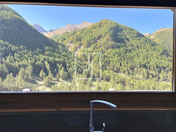 Chalet en fuste à Maison Méane — Le charme du bois face aux montagnes
