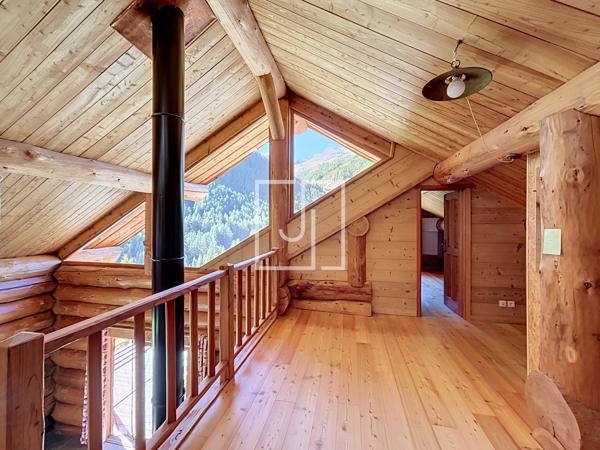 Chalet en fuste à Maison Méane — Le charme du bois face aux montagnes