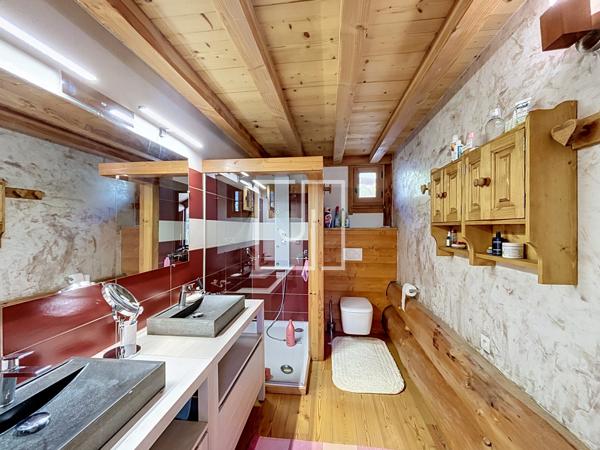 Chalet en fuste à Maison Méane — Le charme du bois face aux montagnes