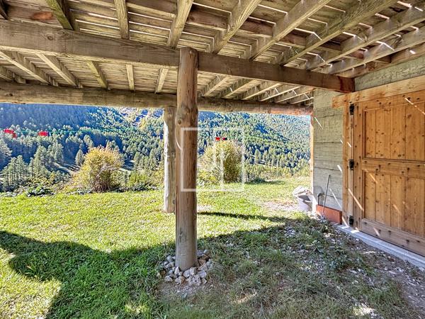 Chalet en fuste à Maison Méane — Le charme du bois face aux montagnes