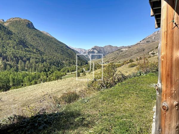 Chalet en fuste à Maison Méane — Le charme du bois face aux montagnes