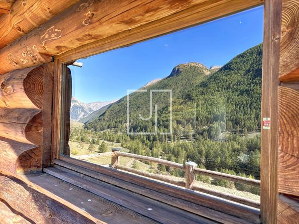 Chalet en fuste à Maison Méane — Le charme du bois face aux montagnes