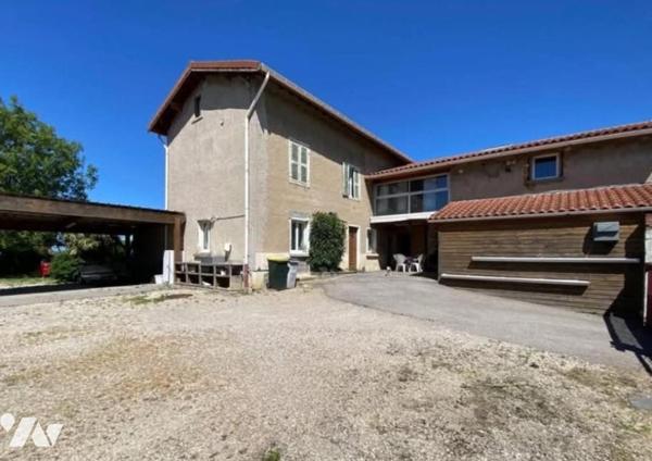 MONTANAY (69), maison ancienne rénovée 7 pièces 196m² habitable terrain 1360m²