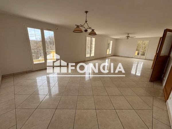 Location Maison 8 pièces 216 m² - 30 RUE DE VILLENEUVE Maurepas 78310