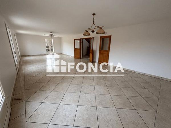 Location Maison 8 pièces 216 m² - 30 RUE DE VILLENEUVE Maurepas 78310