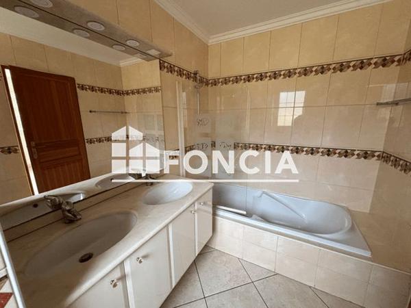 Location Maison 8 pièces 216 m² - 30 RUE DE VILLENEUVE Maurepas 78310