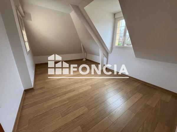 Location Maison 8 pièces 216 m² - 30 RUE DE VILLENEUVE Maurepas 78310