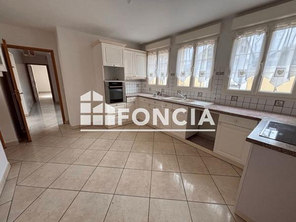 Location Maison 8 pièces 216 m² - 30 RUE DE VILLENEUVE Maurepas 78310