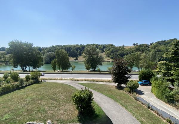 Chalet avec vue panoramique sur le lac de La Balme