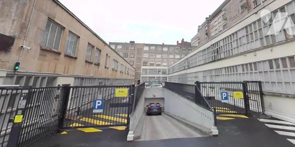 VALENCIENNES hyper-centre 86 M².
2 Chambres spacieuses, séjour de 32 M².
Parking