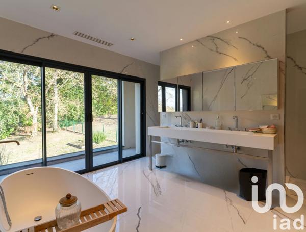 Maison à vendre 7 pièces 192 m² Saint-Cyr-sur-Loire