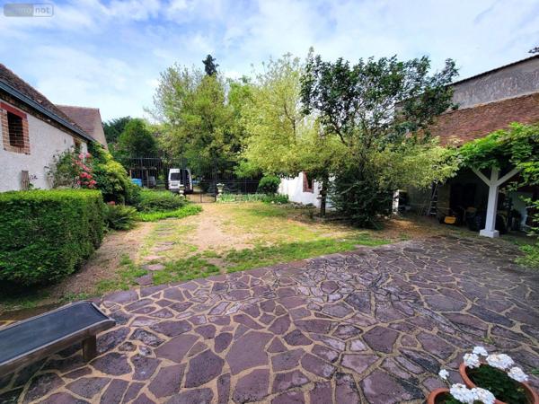Maison de ville à vendre à Cloyes-les-Trois-Rivières dans l'Eure-et-Loir (28220), ref : RCA/786   
Centre-ville