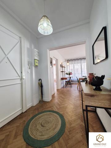 MARSEILLE 2e – VIEUX-PORT – GRAND T2 MEUBLÉ AVEC TERRASSE