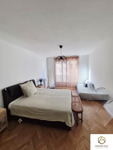 MARSEILLE 2e – VIEUX-PORT – GRAND T2 MEUBLÉ AVEC TERRASSE