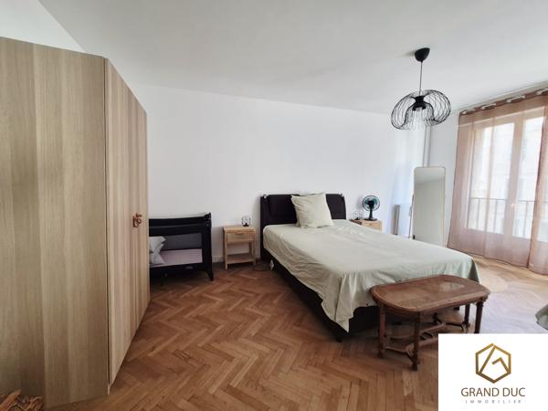 MARSEILLE 2e – VIEUX-PORT – GRAND T2 MEUBLÉ AVEC TERRASSE