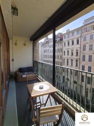 MARSEILLE 2e – VIEUX-PORT – GRAND T2 MEUBLÉ AVEC TERRASSE