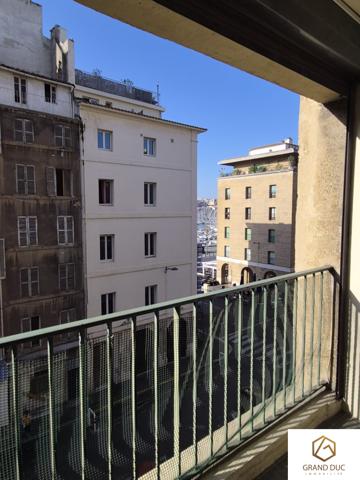 MARSEILLE 2e – VIEUX-PORT – GRAND T2 MEUBLÉ AVEC TERRASSE