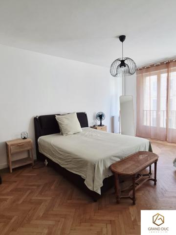 MARSEILLE 2e – VIEUX-PORT – GRAND T2 MEUBLÉ AVEC TERRASSE