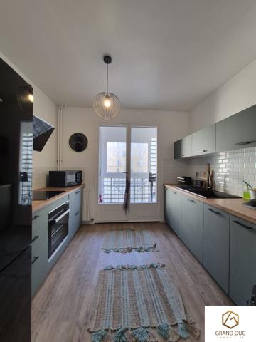 MARSEILLE 2e – VIEUX-PORT – GRAND T2 MEUBLÉ AVEC TERRASSE