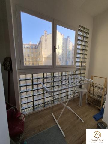 MARSEILLE 2e – VIEUX-PORT – GRAND T2 MEUBLÉ AVEC TERRASSE